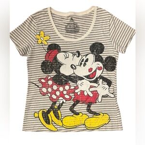 Disney Parks XL T Shirt gray stripe Minnie Mouse kissing Mickey